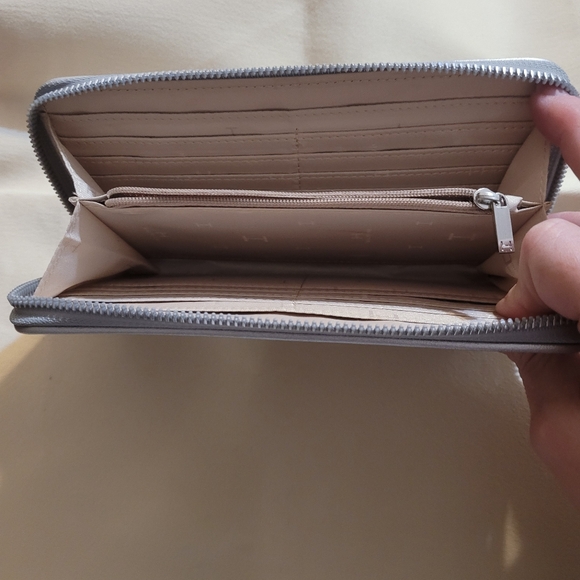 Halston wallet - Picture 2 of 3